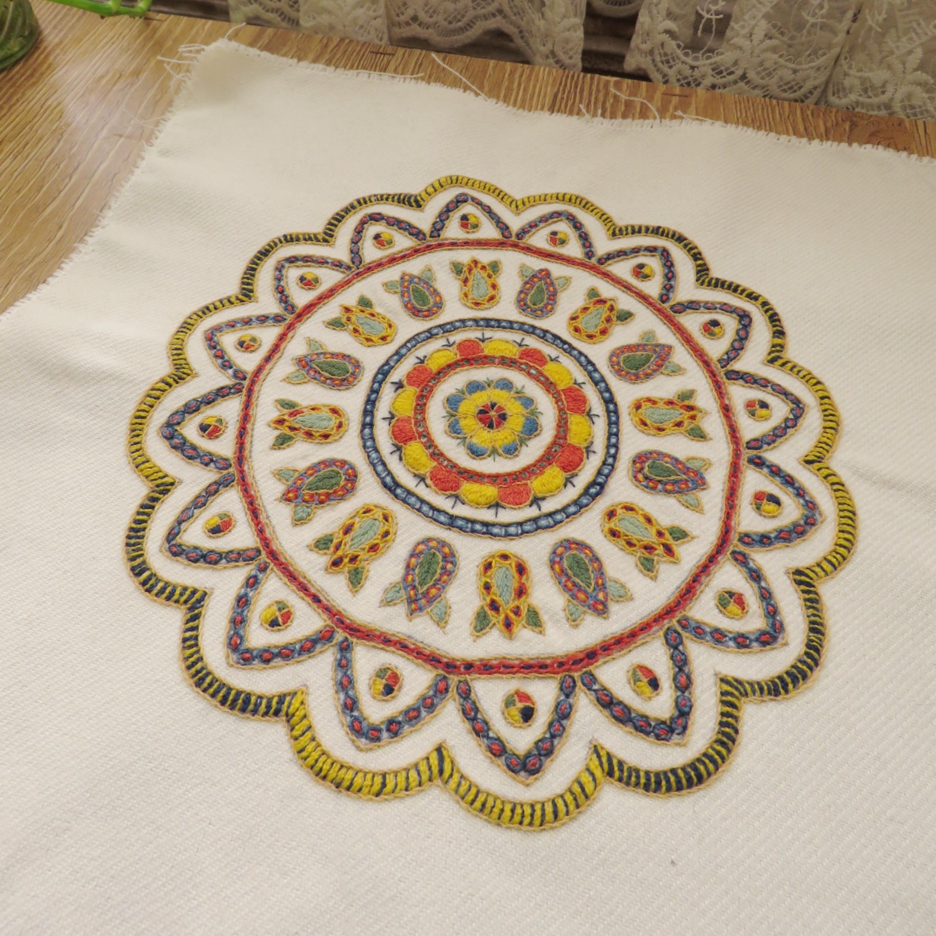 رومیزی پته دوزی دایره