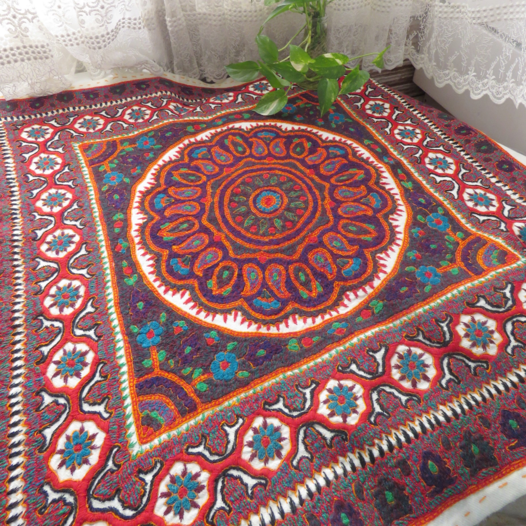 رومیزی پته دوزی بزرگ یک متری