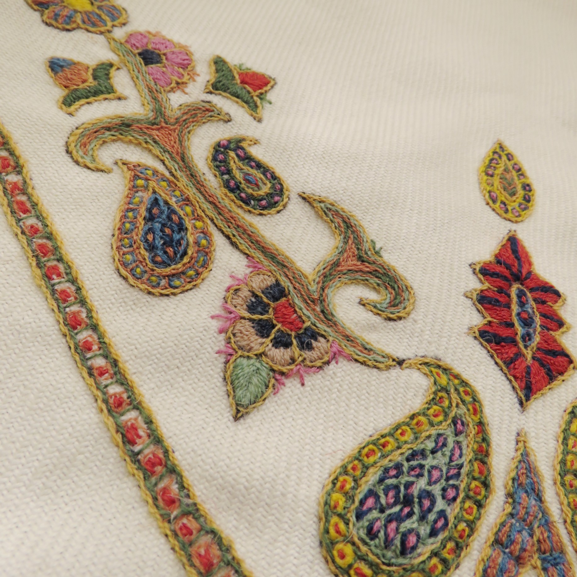 تو طاقچه ای پته دوزی