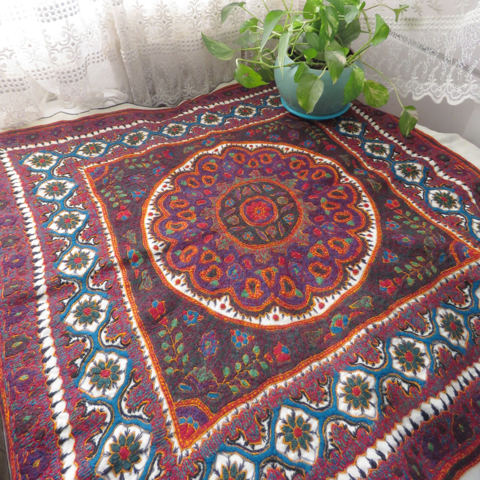 رومیزی پته دوزی بزرگ یک متری